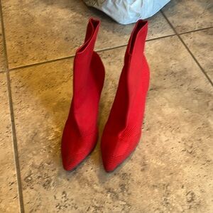 Barely worn red high heels size 7 1/2